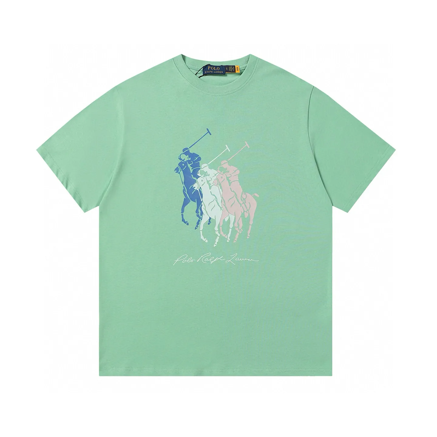 P130 Style number: 657 Ralph Lauren/Ralph Lauren 2025 new summer pure cotton 240g silicone Polo embossed round neck T-shirt. The main LOGO on the neck has a QR code mark, which can be scanned for verification. It uses 3D silicone three-dimensional English letter logo embossing to distinguish low-quality products on the market. 32 counts, 240g hydrophilic toner, 100% cotton fabric, comfortable and soft, highly breathable, focusing on high-end cost-effectiveness, needless to say good quality. Available in a variety of colors, both boys and girls can try this genderless style, giving them a yuppie tone in no time. Immerse yourself in your leisurely style, and have your own style in retro. Natural, vivid and very French romantic feelings, perfectly integrating youthful atmosphere and trend. Color: white, navy blue, light green Size: S-xL S Shoulder width 44 Bust 104 Sleeve length 23 Clothing length 72 M Shoulder width 45 Bust 108 Sleeve length 24 Clothing length 74 L Shoulder width 46 Bust 112 Sleeve length 25 Clothing length 76 xL Shoulder width 47 Bust 116 Sleeve length 26 Clothing length 78